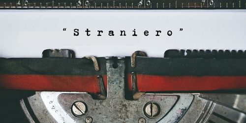 Copertina dell’editoriale «Straniero»